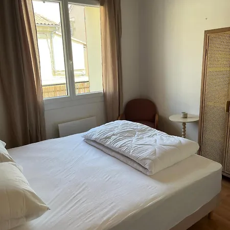 Avec Balcon Apartment